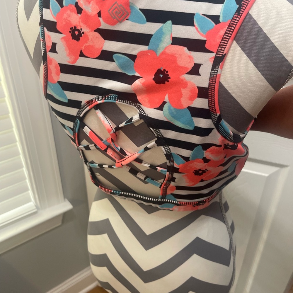 ZELOS Floral Striped Sports Bra - Black, White, Pink, Blue - Picture 7 of 13